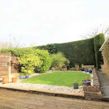Spacious Bungalow - Private Secure Garden - Sleeps Up To 6 Marple Exterior photo