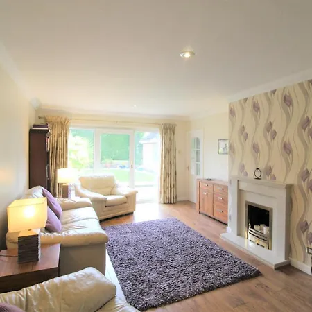 Spacious Bungalow - Private Secure Garden - Sleeps Up To 6 Marple Exterior photo