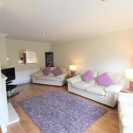 Spacious Bungalow - Private Secure Garden - Sleeps Up To 6 Marple Exterior photo