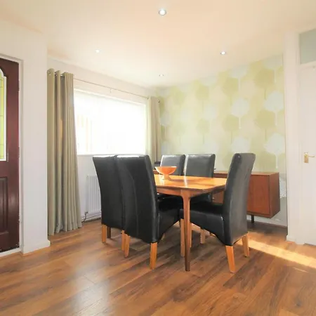 Spacious Bungalow - Private Secure Garden - Sleeps Up To 6 Marple Exterior photo