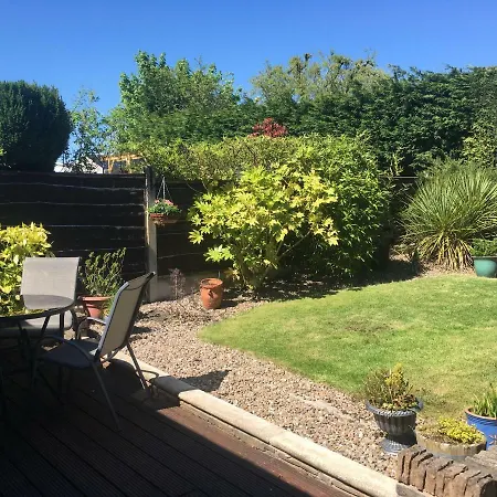 Spacious Bungalow - Private Secure Garden - Sleeps Up To 6 Marple Exterior photo