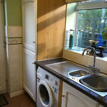 Spacious Bungalow - Private Secure Garden - Sleeps Up To 6 Marple Exterior photo
