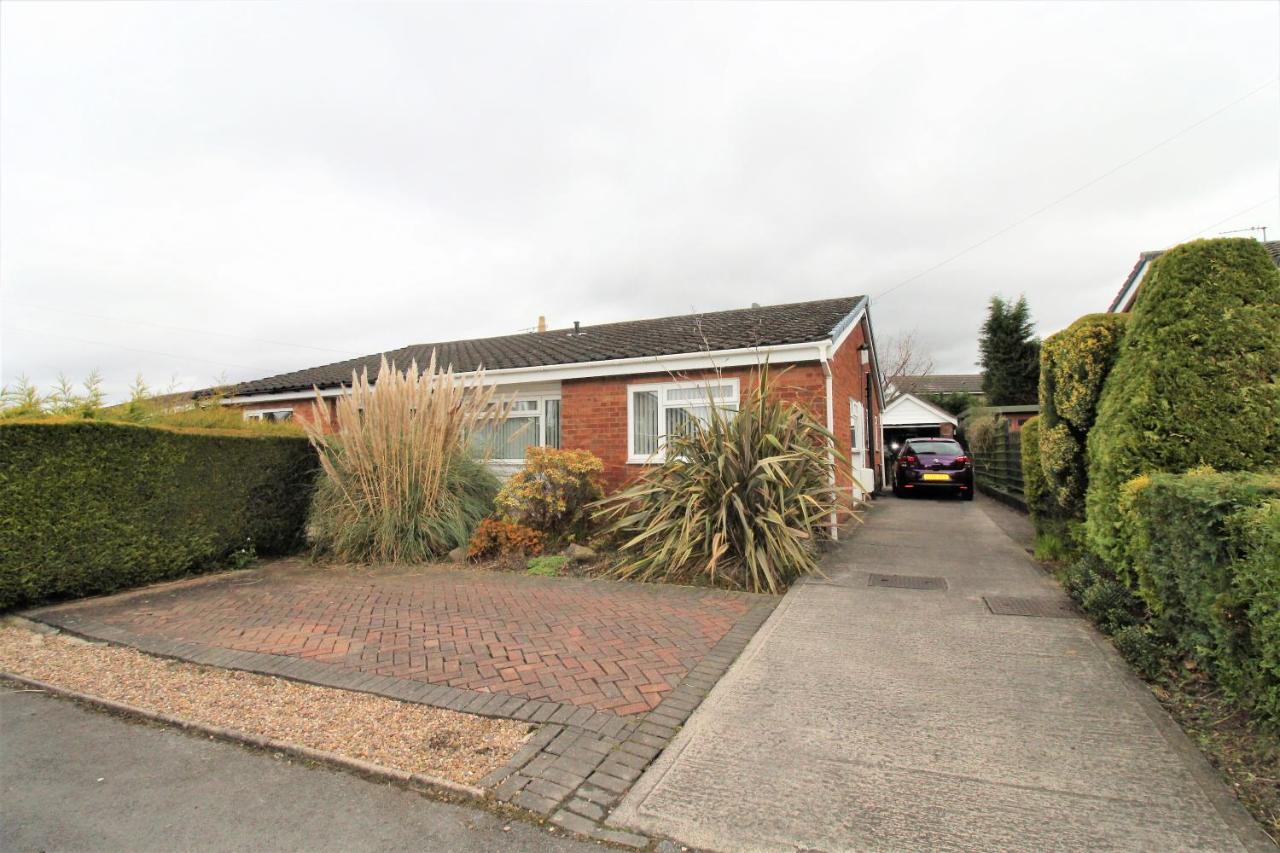 Spacious - Private Secure Garden - Sleeps Up To 6 Holiday home *